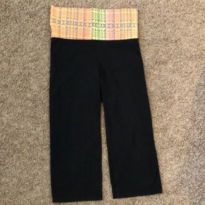 Victoria’s Secret pink cropped yoga capri pant